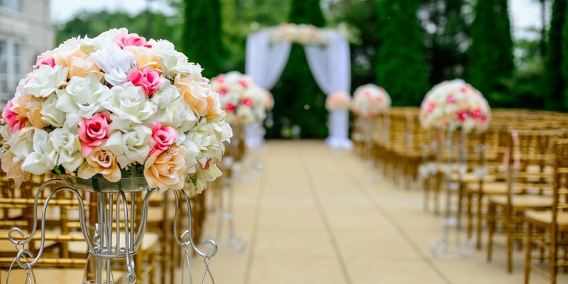свадебный проход цветы
