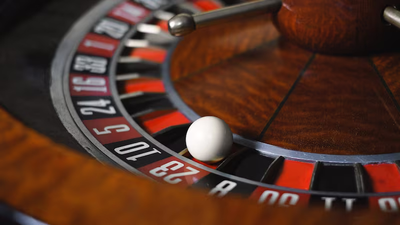 Roulette wheel with ball