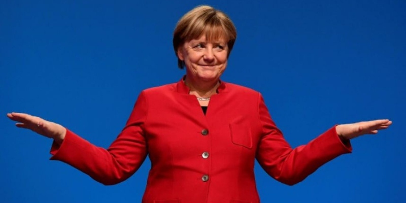 Angela Merkel sonríe para la cámara             