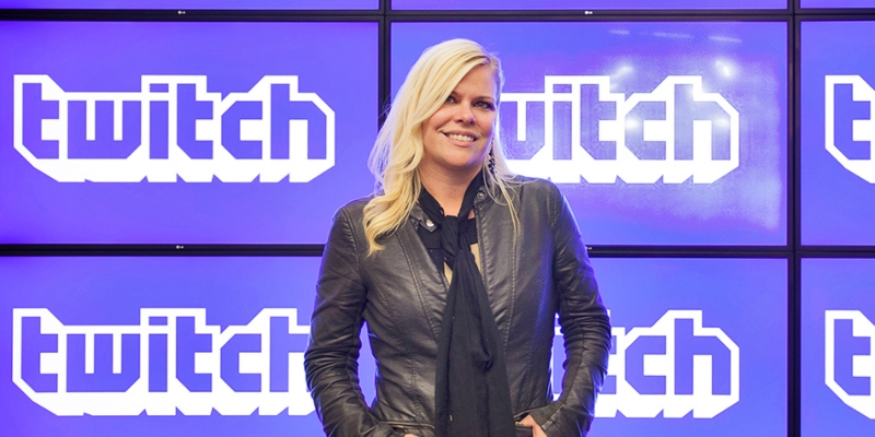 Amber Dalton posa para evento de Twitch