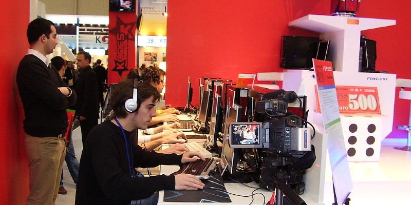 Esports-gamers-playing-counterstrike| Spin Palace Blog