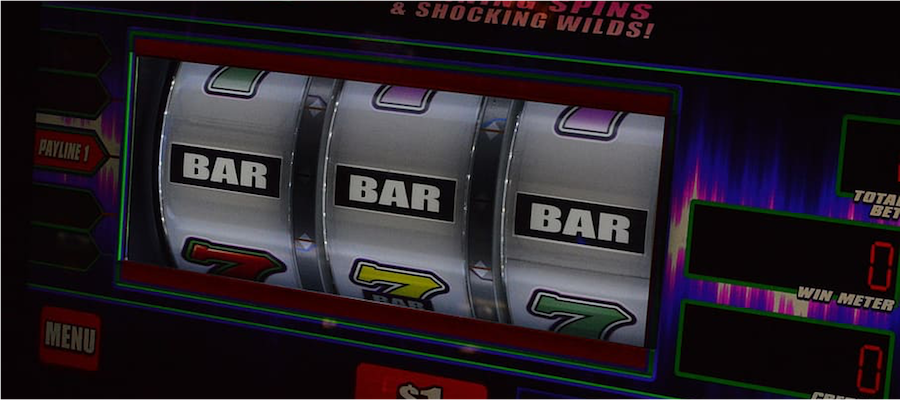 Slots with 3 reels showing Bar