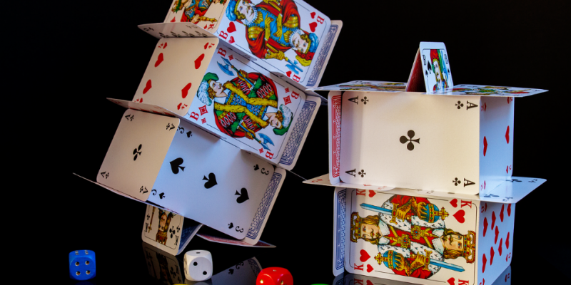 El póker es un juego que combina azar, estrategia y psicología. 