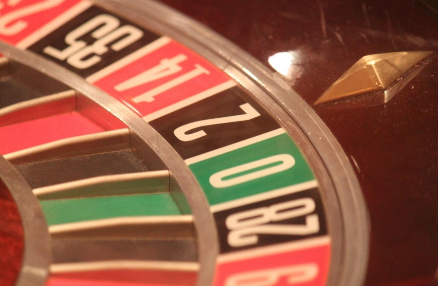 A close-up of the single zero on an American Roulette wheel.