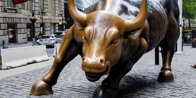 Bull statue on Wall Street