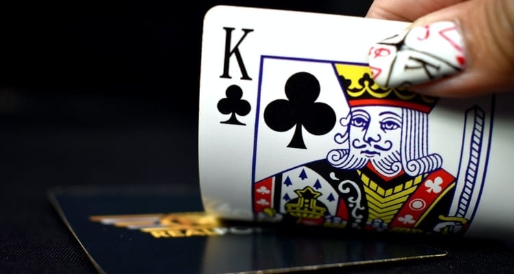 Descubra quando vale a pena dobrar no blackjack online | JackpotCity Blog
