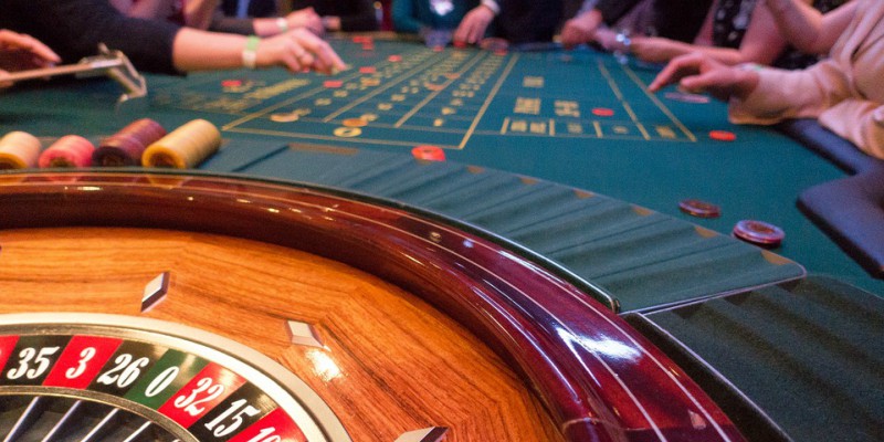 roulette table chips players