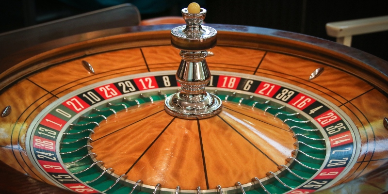 Ruby Fortune Casino: Wooden roulette wheel