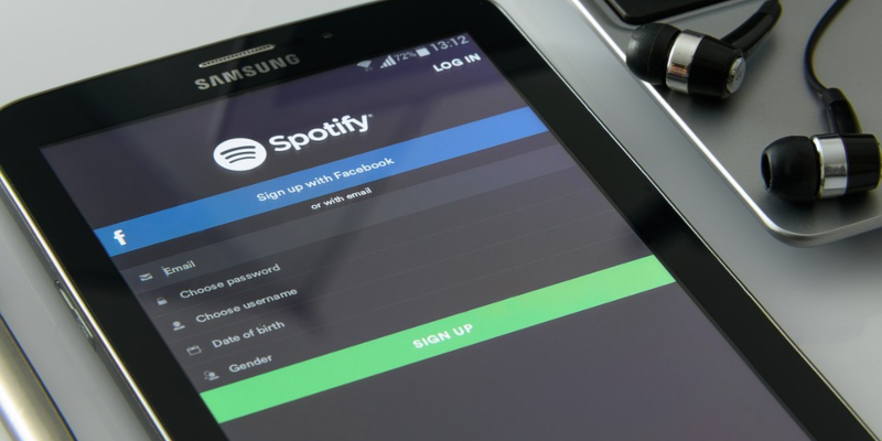 Un smartphone con Spotify