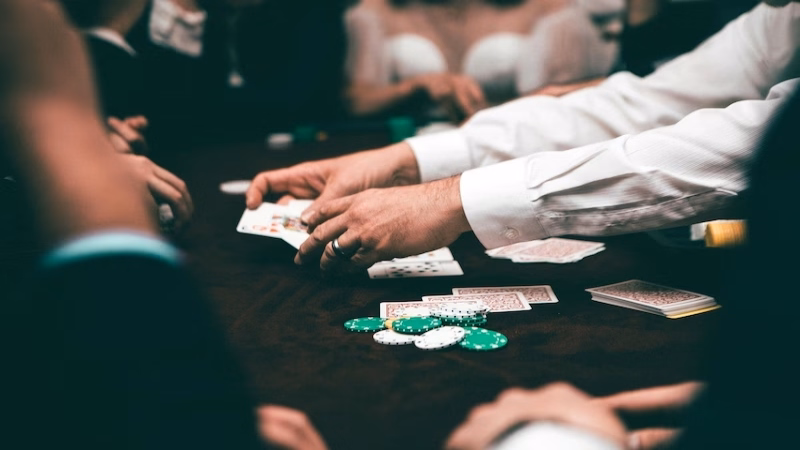 image of blackjack cards being dealt at a casino online